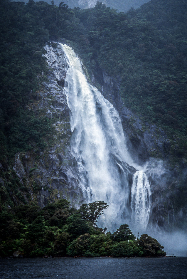 Falls 4 - Hiking, Milford Sound, New Zealand, Waterfall, travel