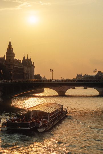 Bateaux Les Vedettes - Paris, France